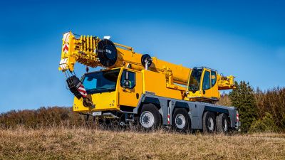 Cho Thuê Xe Cẩu Hạng Nặng Tải Trọng 25 - 200 Tấn Phục Vụ Thi Công